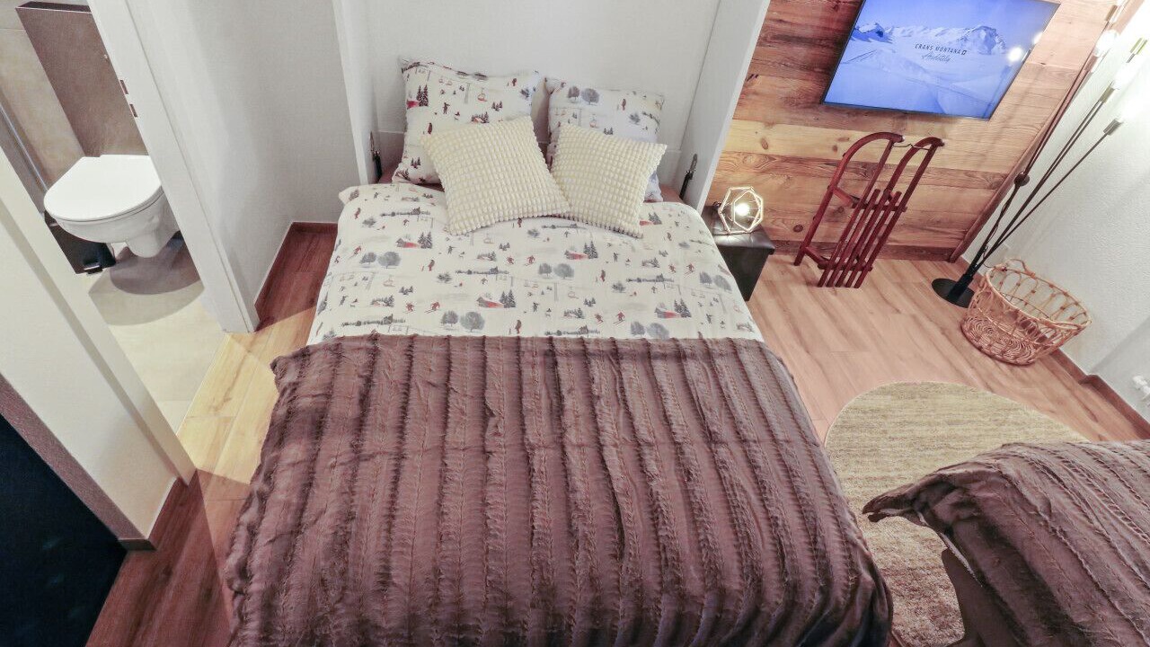 Photo of Bedroom in Lens