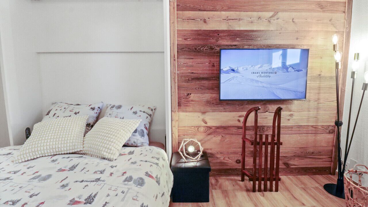 Photo of Bedroom in Lens