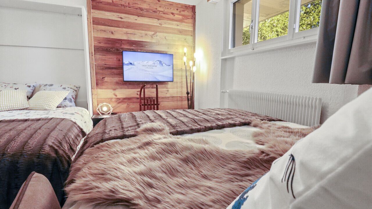 Photo of Bedroom in Lens