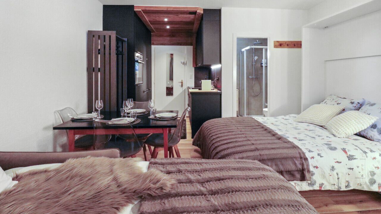 Photo of Bedroom in Lens