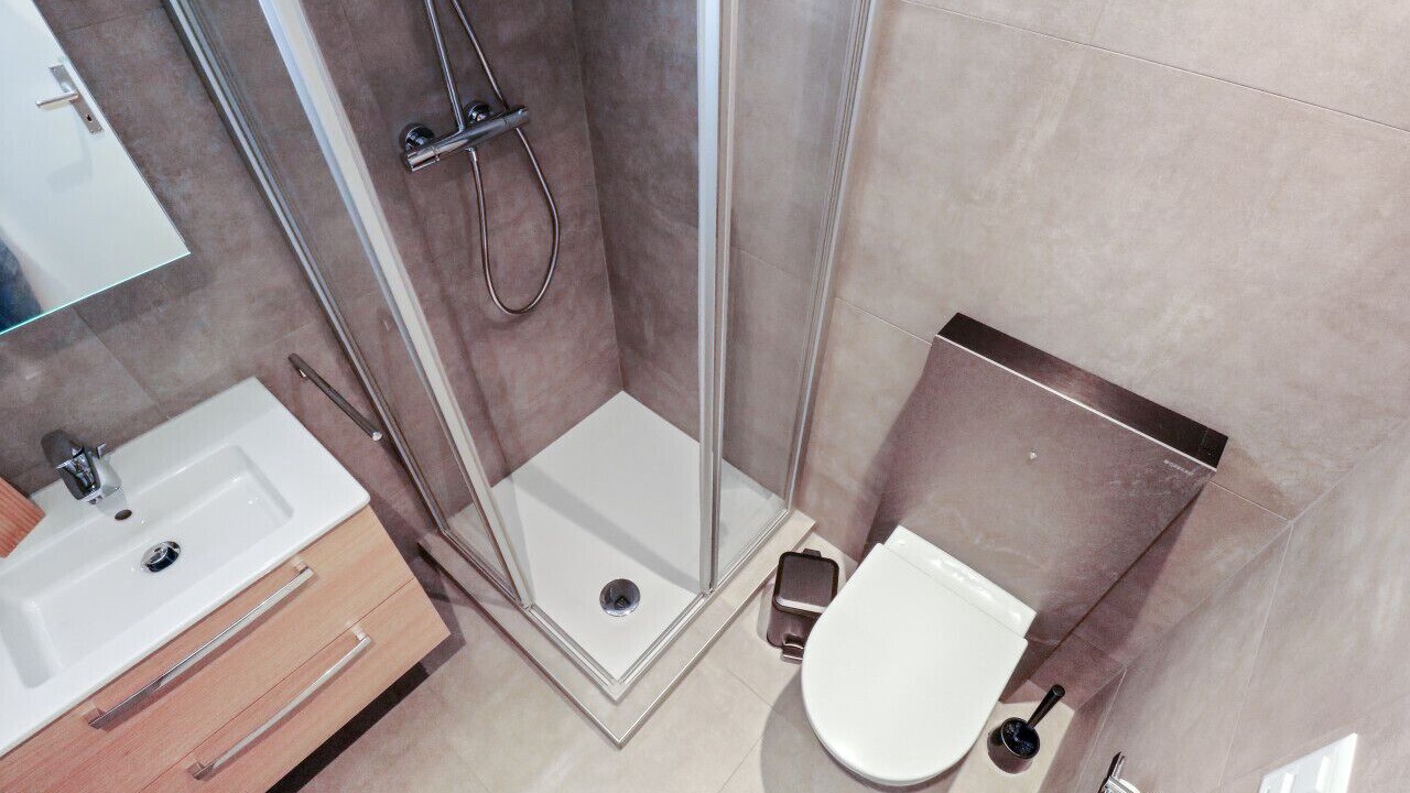 Photo of Bathroom in Lens