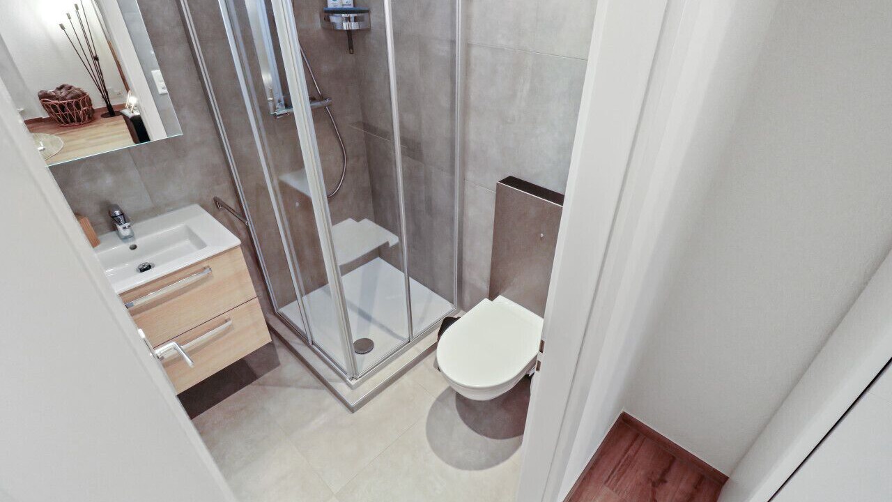 Photo of Bathroom in Lens