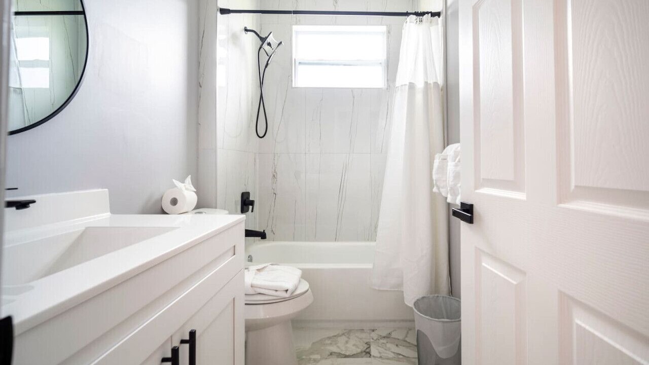 Photo of Bathroom in Jacarandas