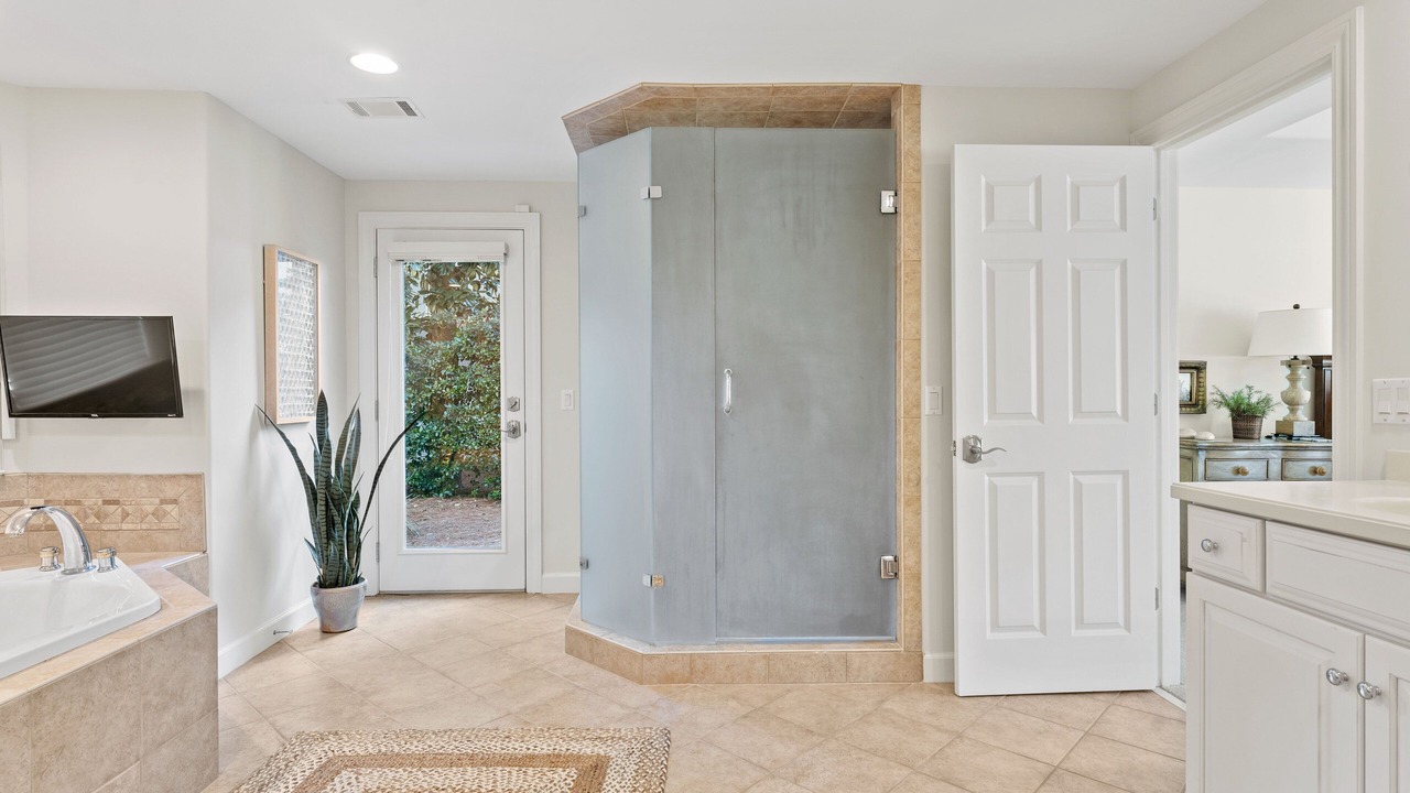 Photo of Bathroom in Beach Lagoon