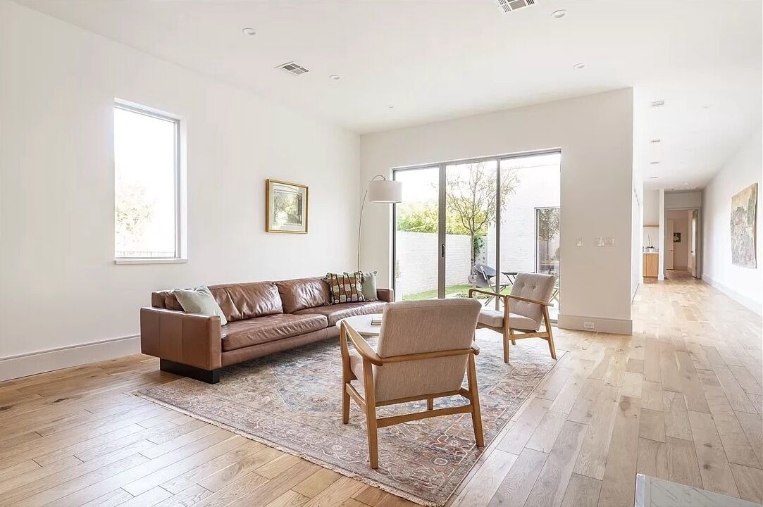 Photo of Livingroom in Midtown