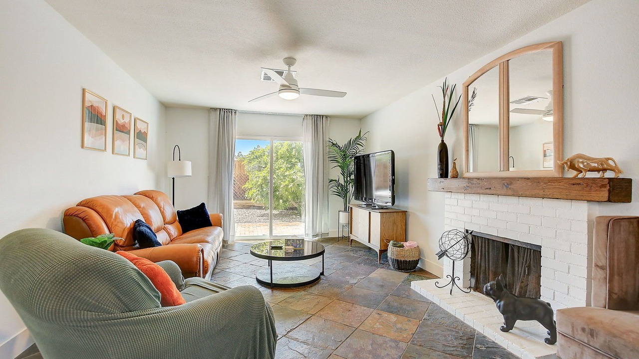Photo of Livingroom in Spring Valley