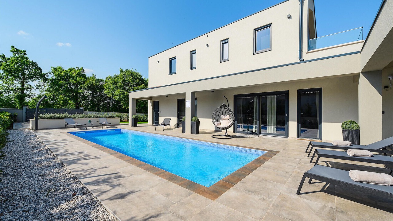 Photo of Outdoor in Mali Vareski