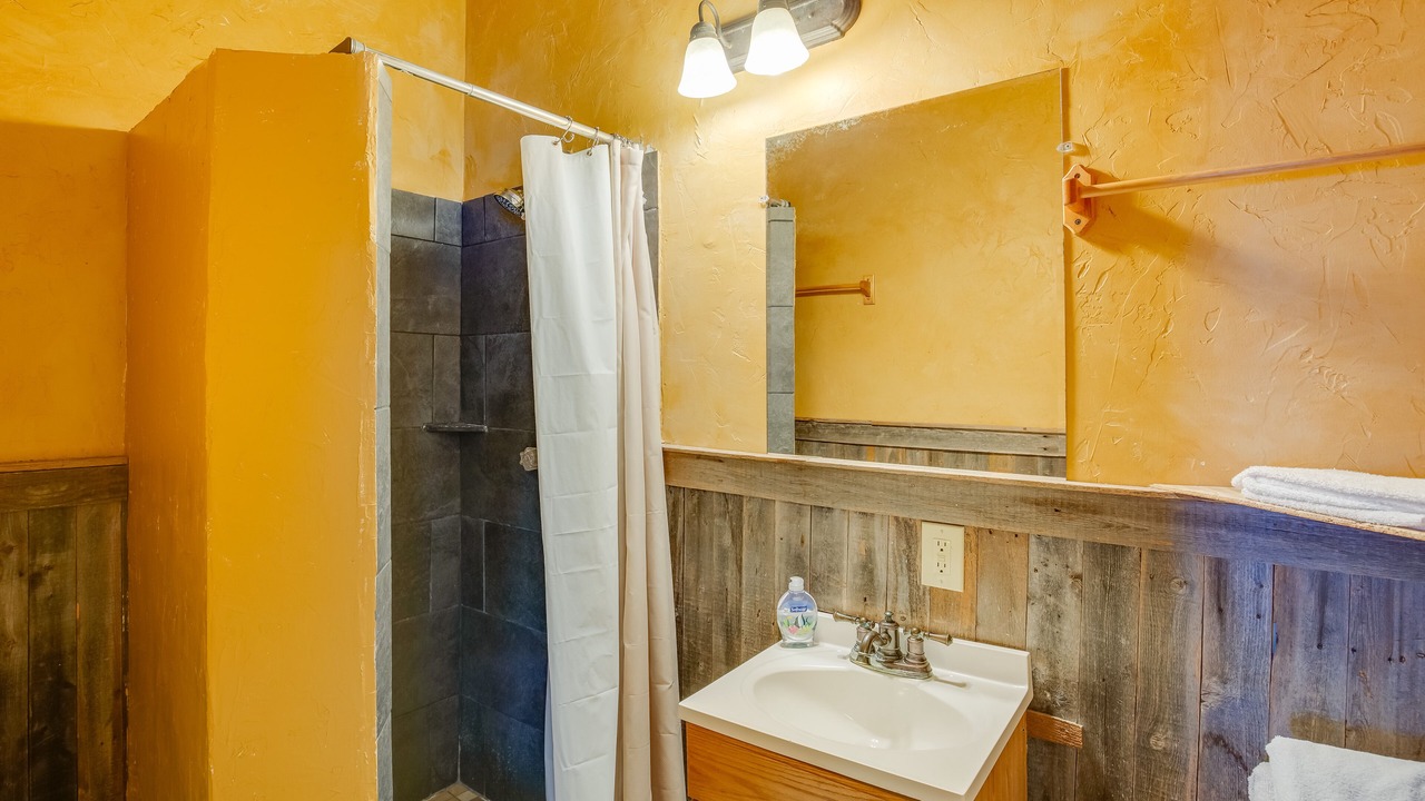 Photo of Bathroom in Cayuga