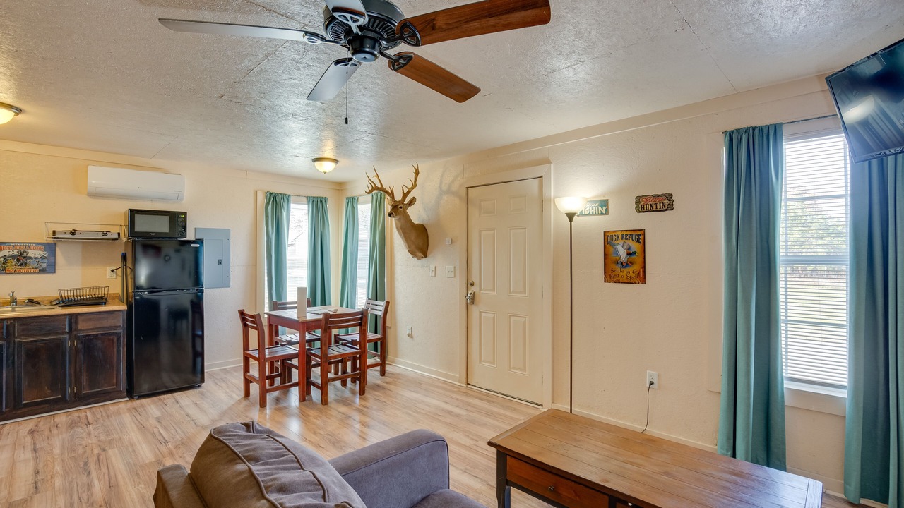 Photo of Livingroom in Cayuga