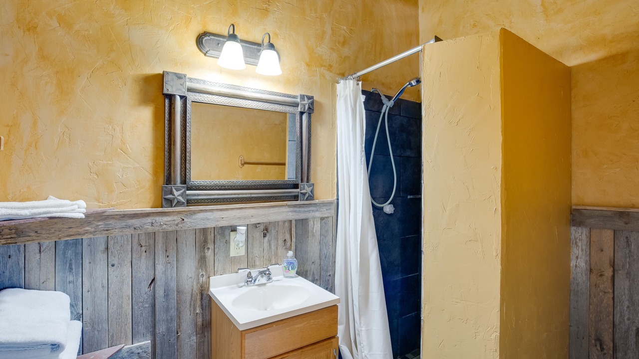 Photo of Bathroom in Cayuga