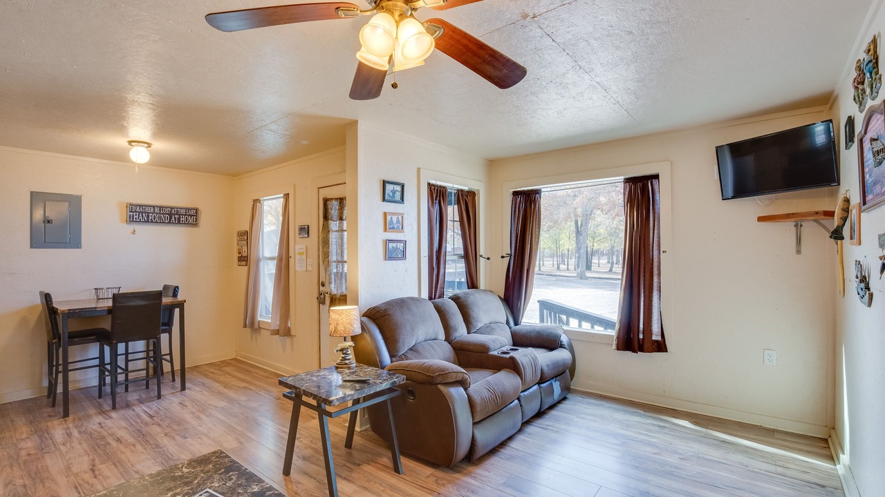 Photo of Livingroom in Cayuga