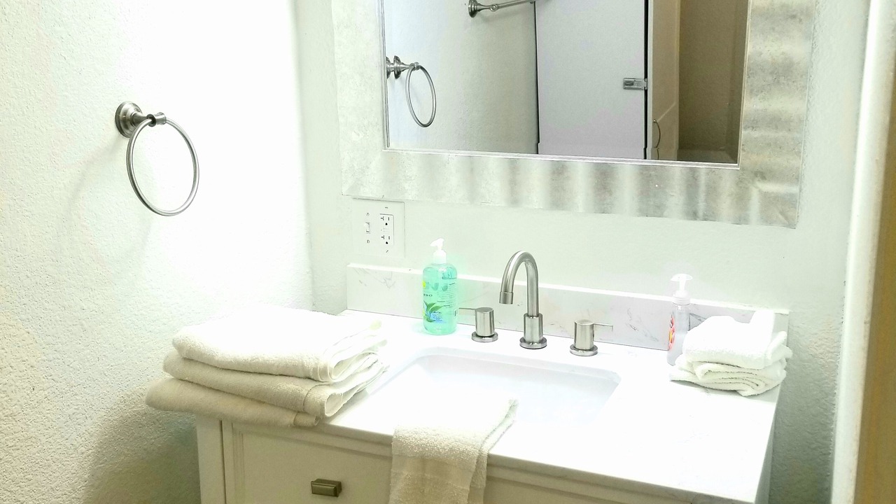 Photo of Bathroom in Lakeview