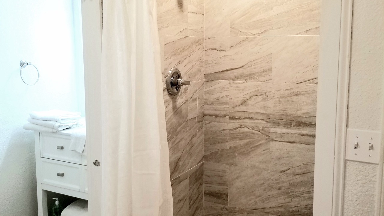 Photo of Bathroom in Lakeview