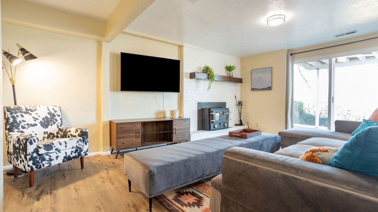 Photo of Livingroom in North Salt Lake