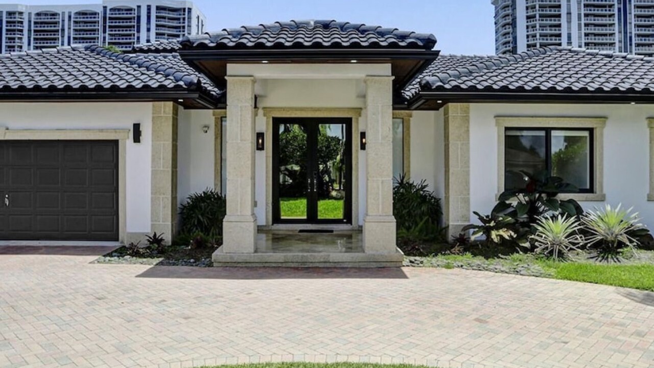 Photo of Outdoor in Hallandale Beach