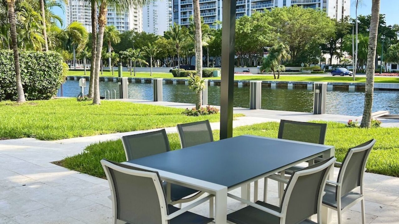 Photo of Outdoor in Hallandale Beach