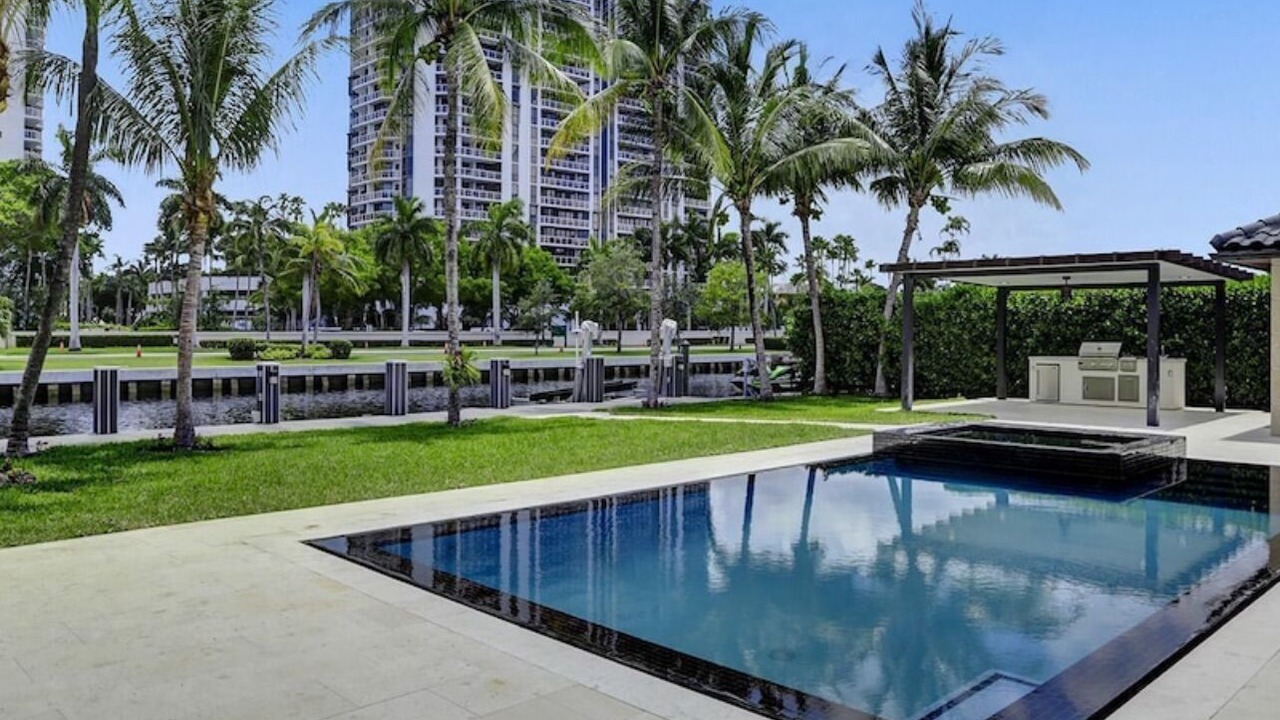 Photo of Outdoor in Hallandale Beach