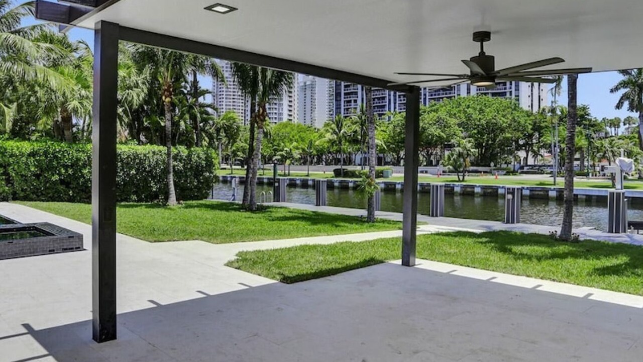Photo of Outdoor in Hallandale Beach