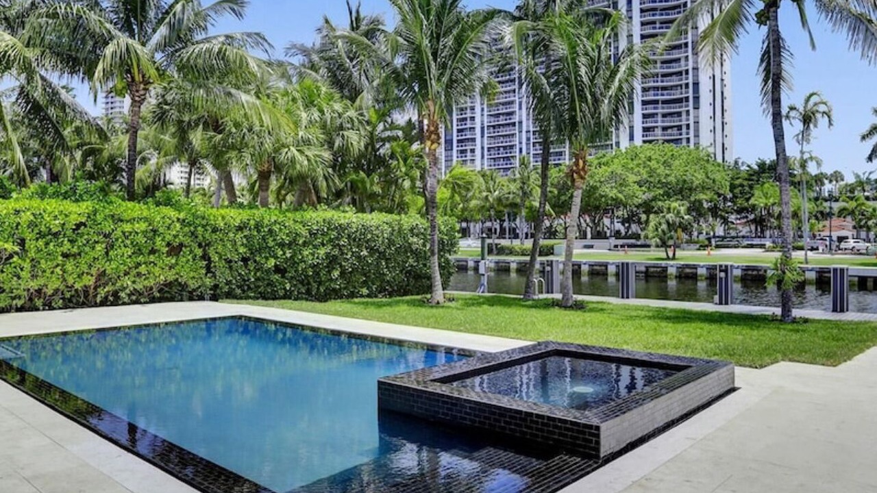 Photo of Outdoor in Hallandale Beach