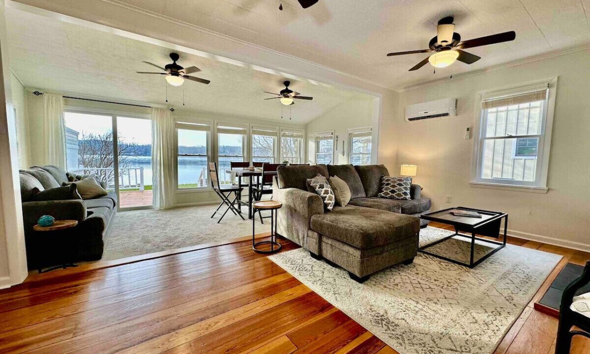 Photo of Livingroom in Livonia