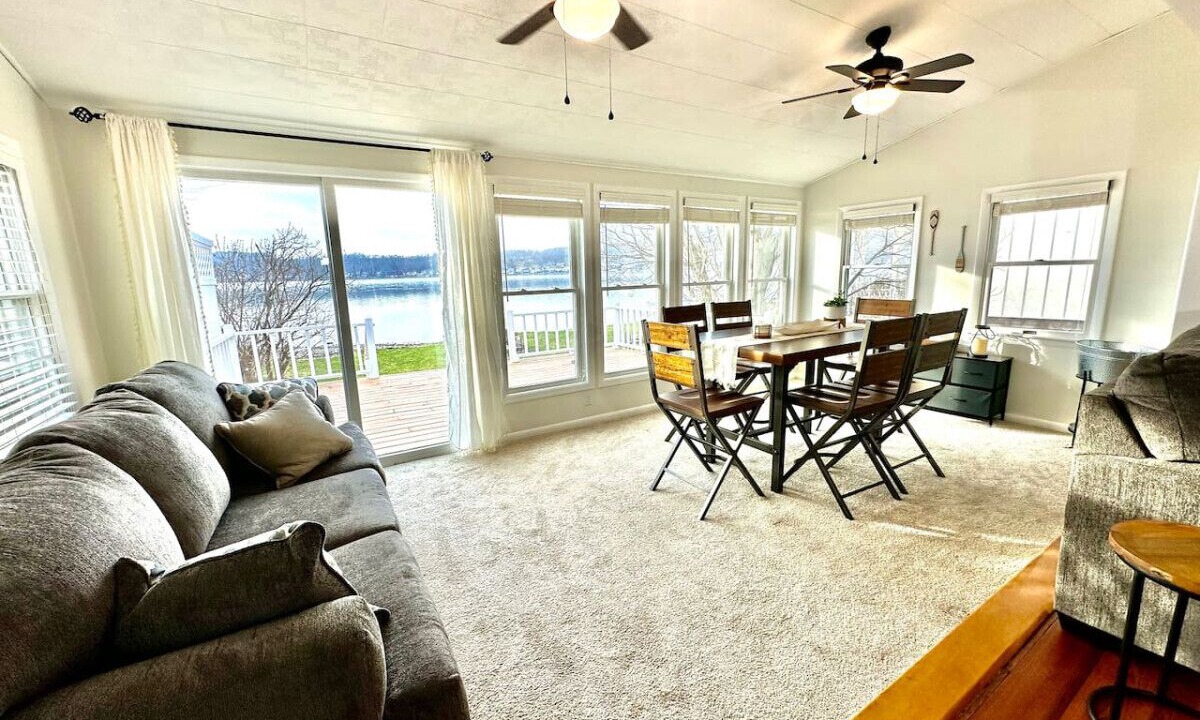 Photo of Livingroom in Livonia