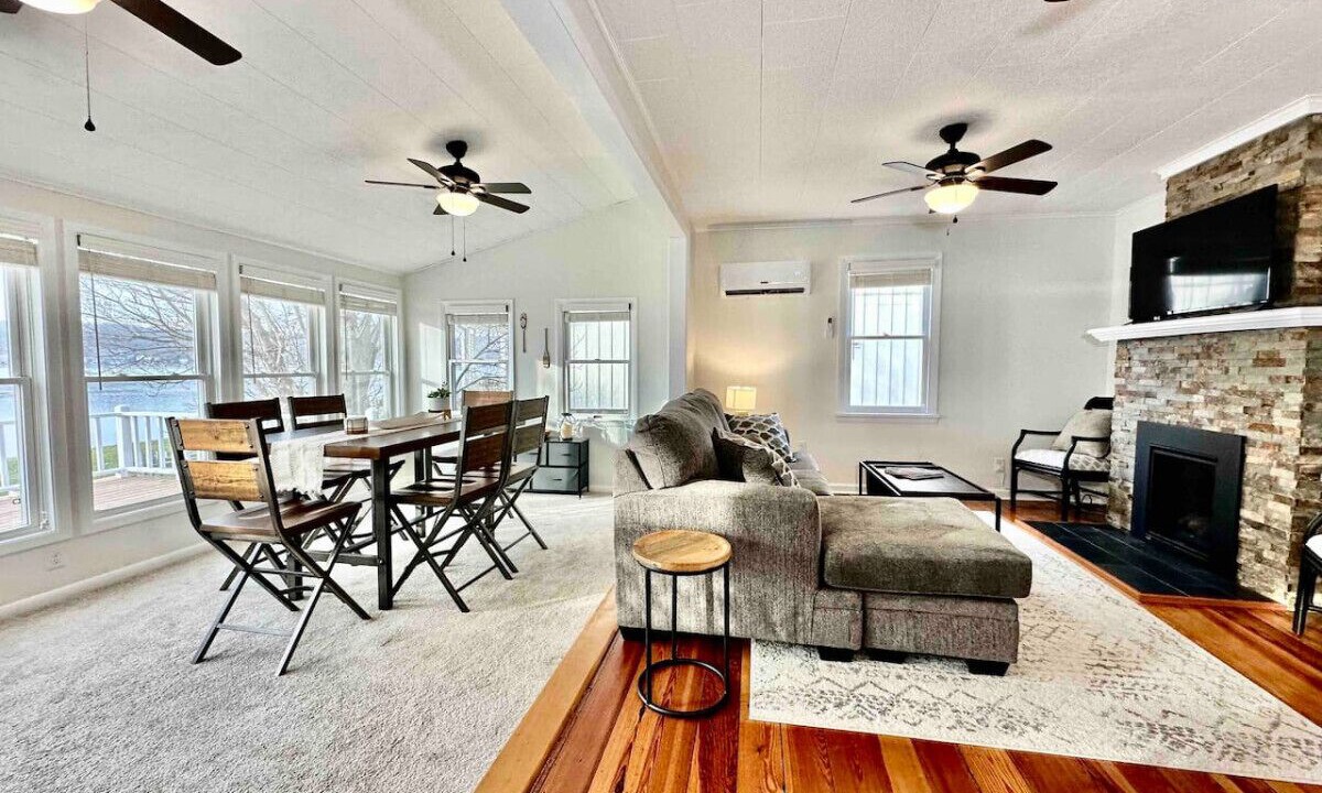 Photo of Livingroom in Livonia