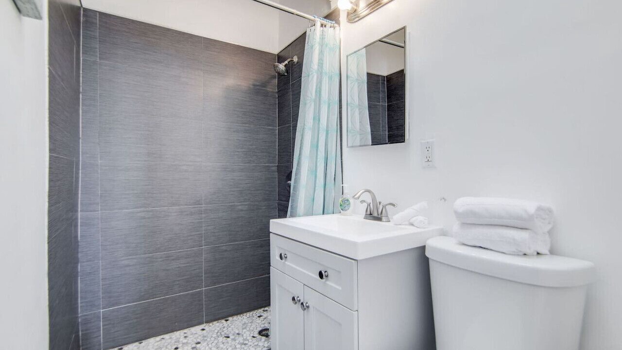 Photo of Bathroom in Flamingo/Lummus