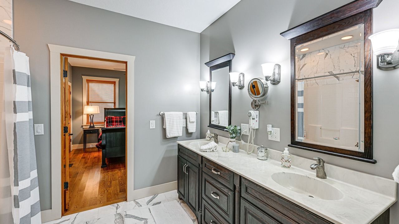 Photo of Bathroom in Dillard