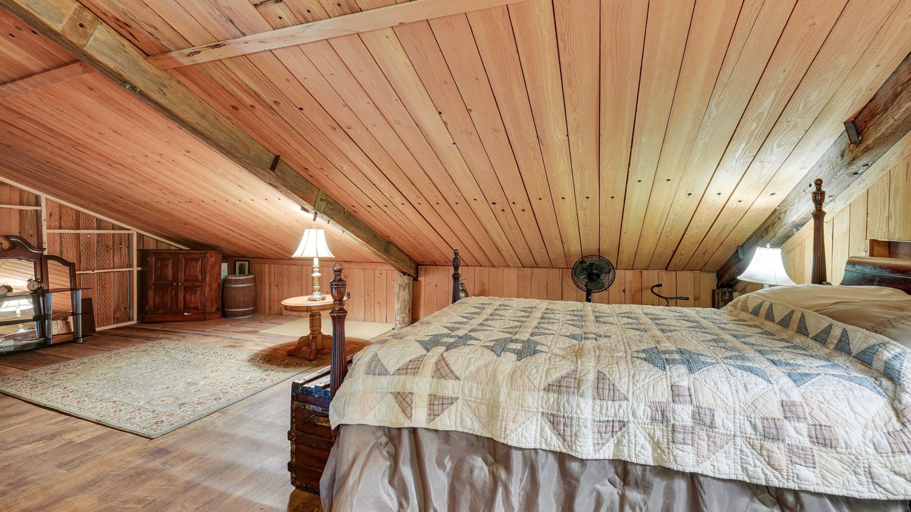 Photo of Bedroom in Enterprise