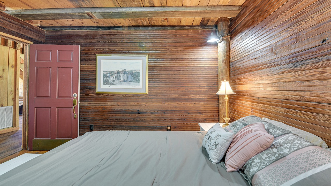Photo of Bedroom in Enterprise