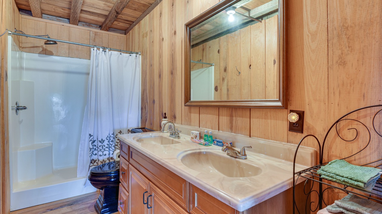 Photo of Bathroom in Enterprise