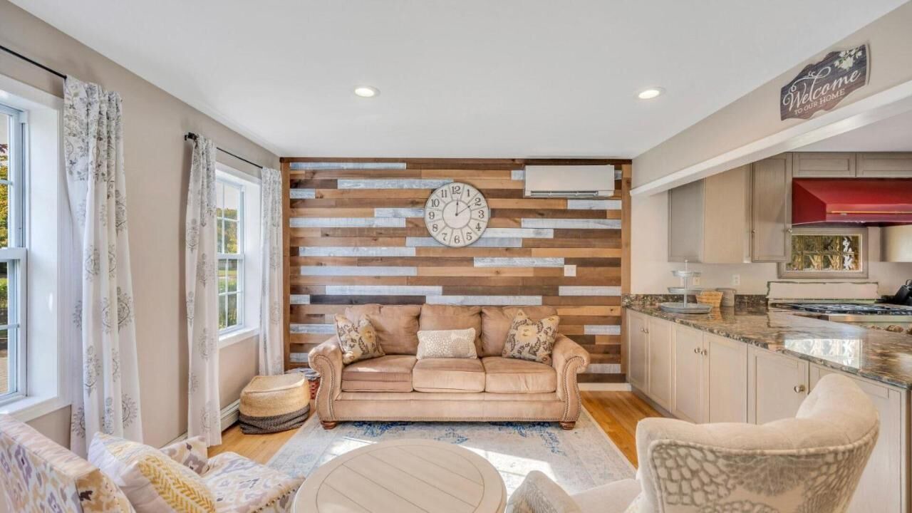 Photo of Livingroom in Greenport West