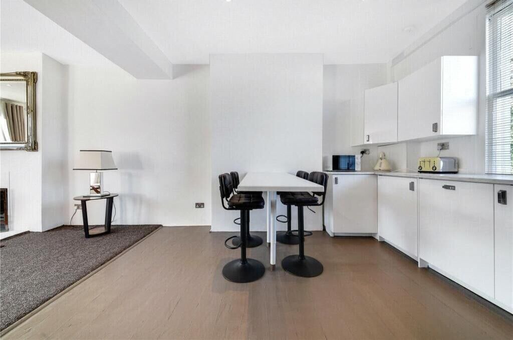 Photo of Others in Askew