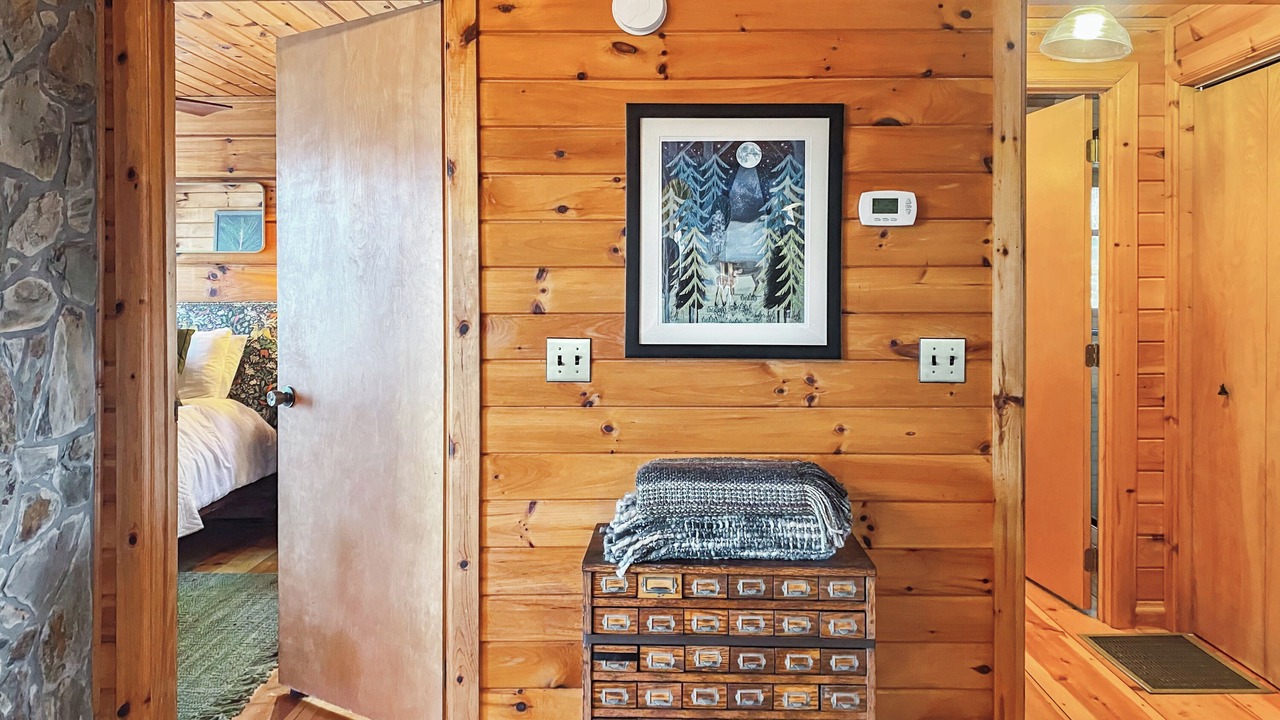 Photo of Bedroom in Hidden Lake