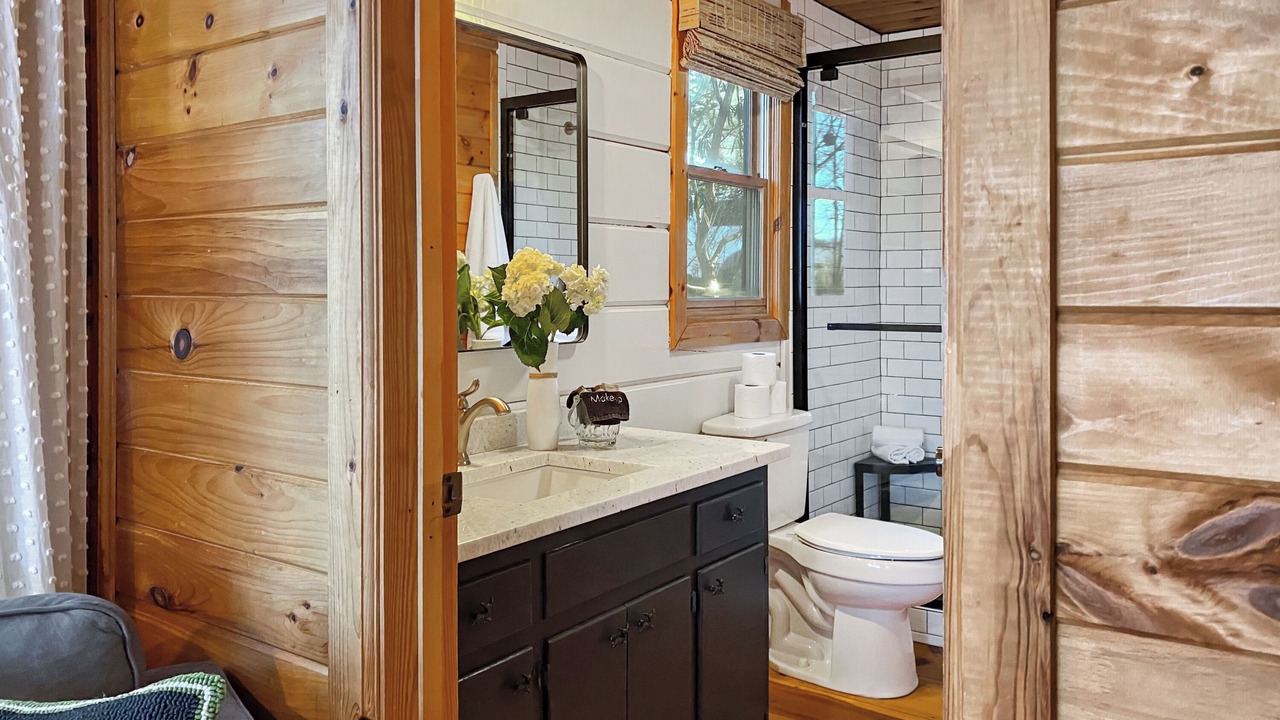 Photo of Bathroom in Hidden Lake