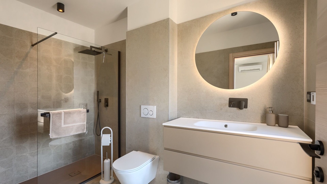 Photo of Bathroom in Tar