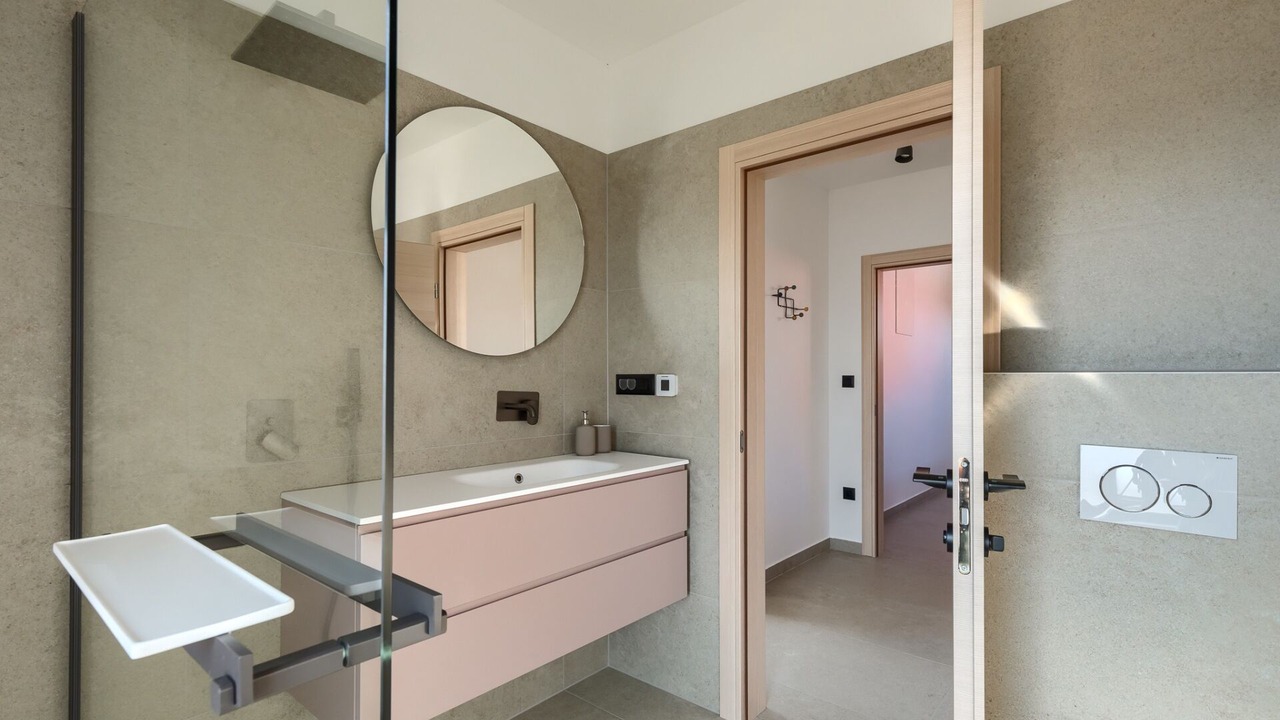 Photo of Bathroom in Tar