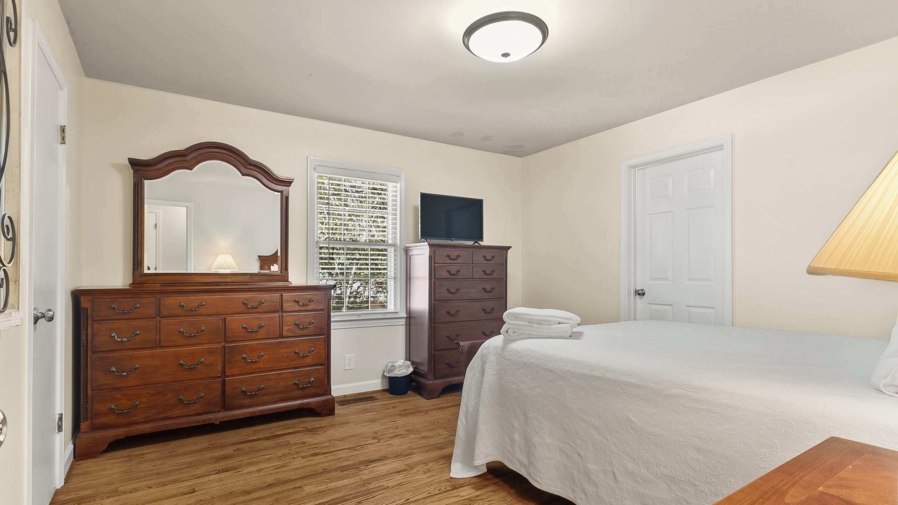 Photo of Bedroom in Northport