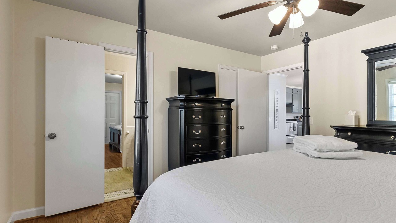 Photo of Bedroom in Northport