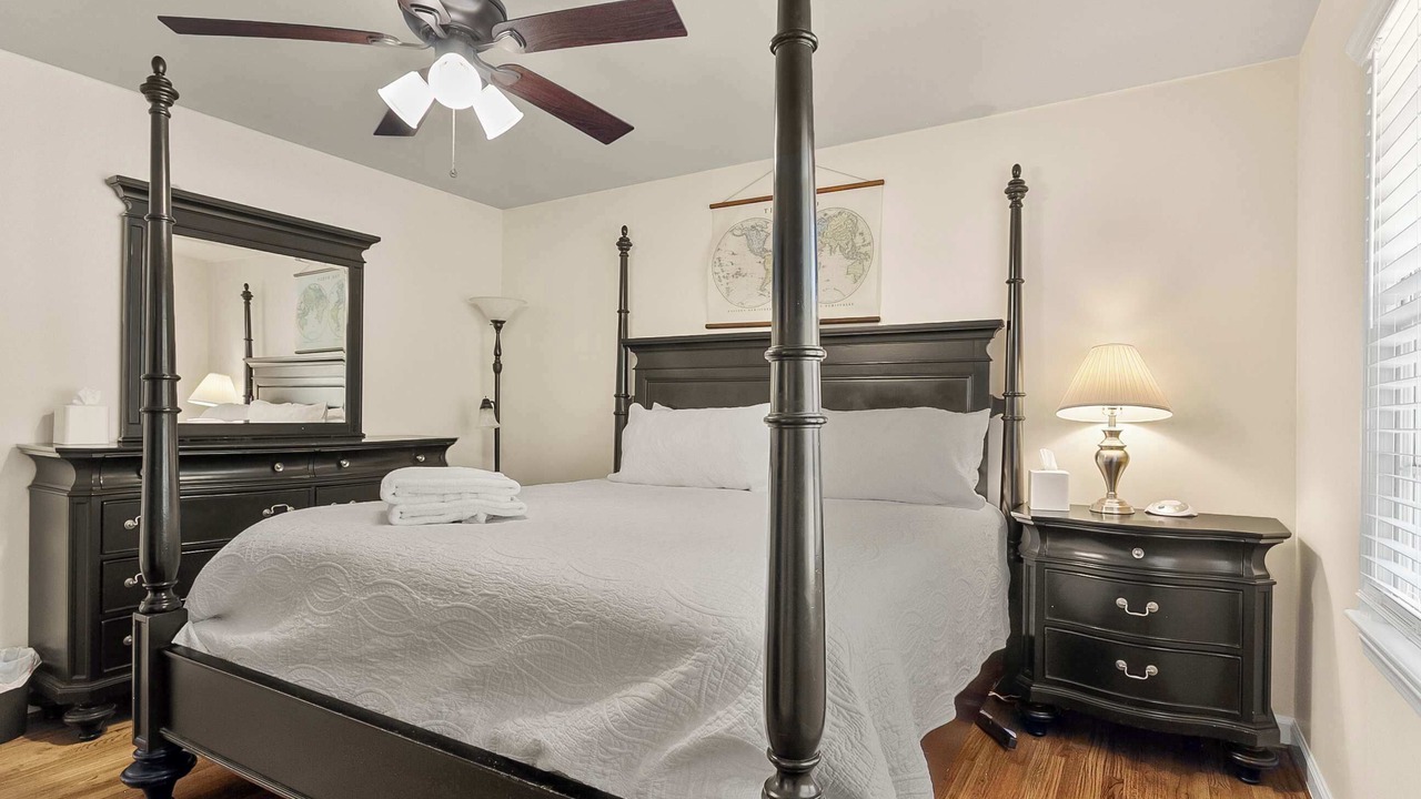 Photo of Bedroom in Northport