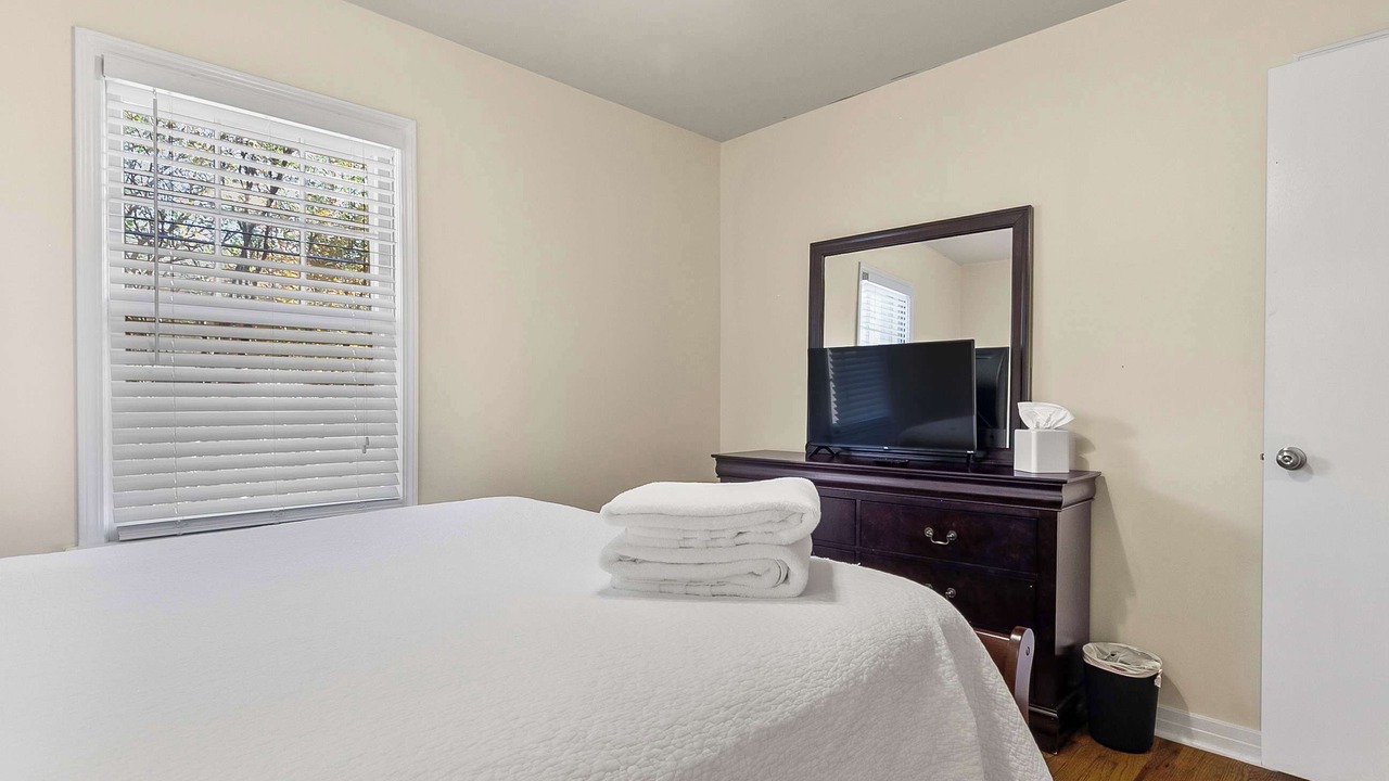 Photo of Bedroom in Northport