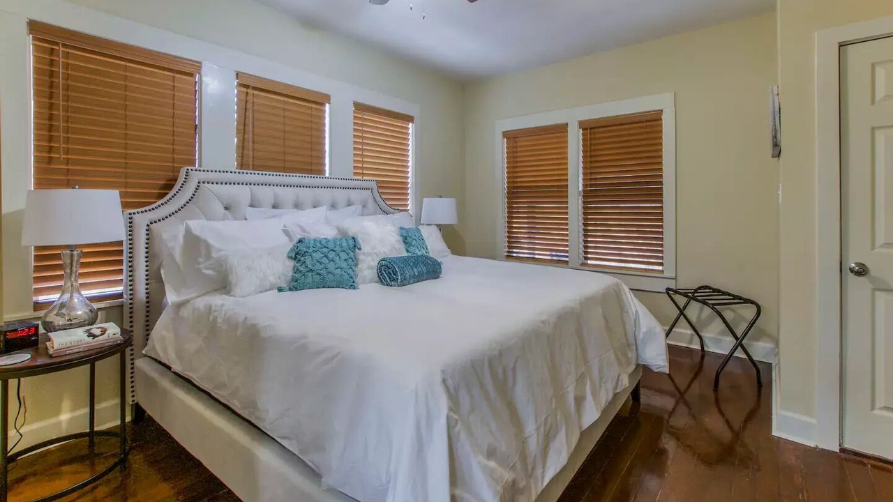 Photo of Bedroom in Lacy-Lakeview