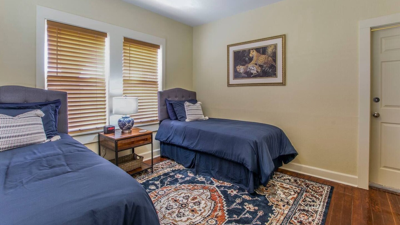 Photo of Bedroom in Lacy-Lakeview