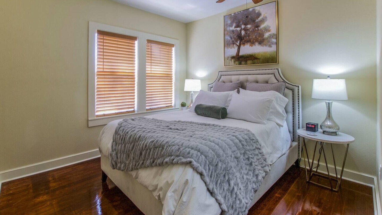 Photo of Bedroom in Lacy-Lakeview