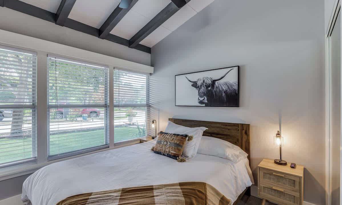 Photo of Bedroom in Oak Park - Northwood