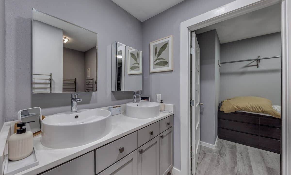 Photo of Bathroom in Oak Park - Northwood