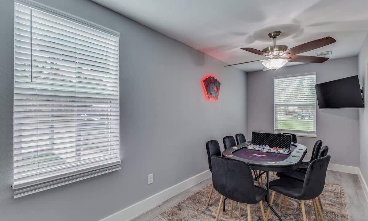 Photo of Bedroom in Oak Park - Northwood