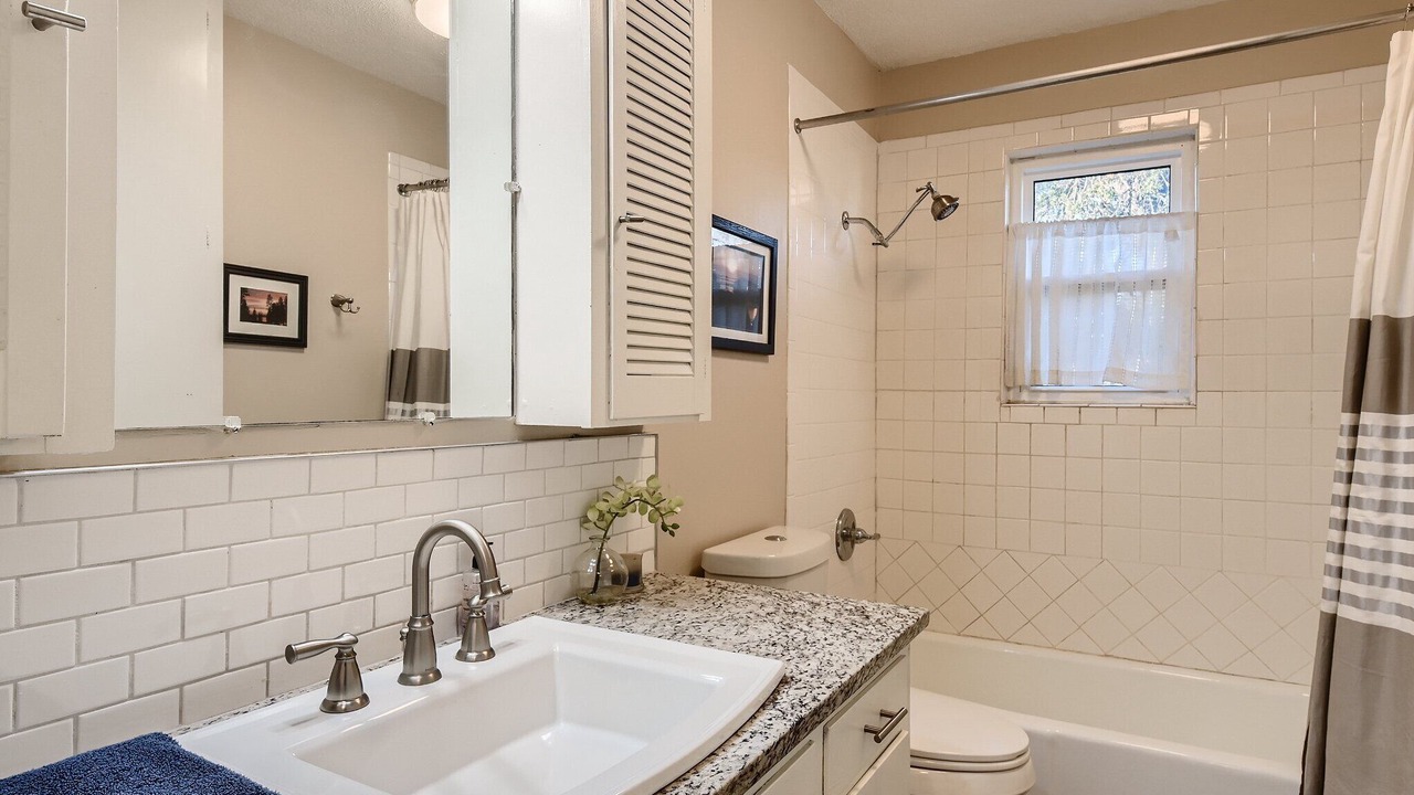 Photo of Bathroom in Round Mountain
