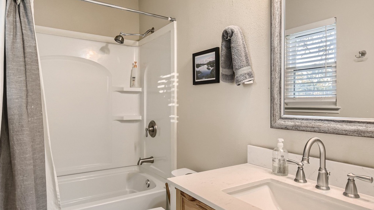 Photo of Bathroom in Round Mountain