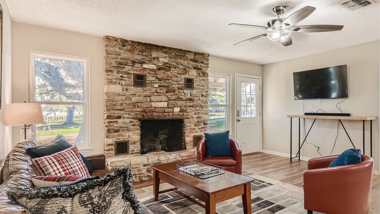 Photo of Bedroom in Round Mountain